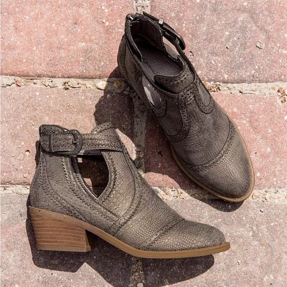 Gimmicks Austin Ankle Boot - Picture 1 of 10